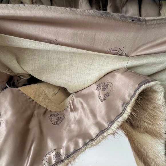 Vintage Luxury Genuine Fur coat - Picture 14 of 16